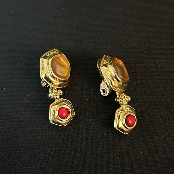 Monet Signed Frosted Amber and Red Glass Cab Gold Tone Drop Dangle Clip Earrings - Picture 4 of 8